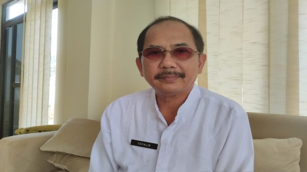 Kepala Dinas Sosial Kota Serang Toyalis. (ANTARA/Desi Purnama Sari)