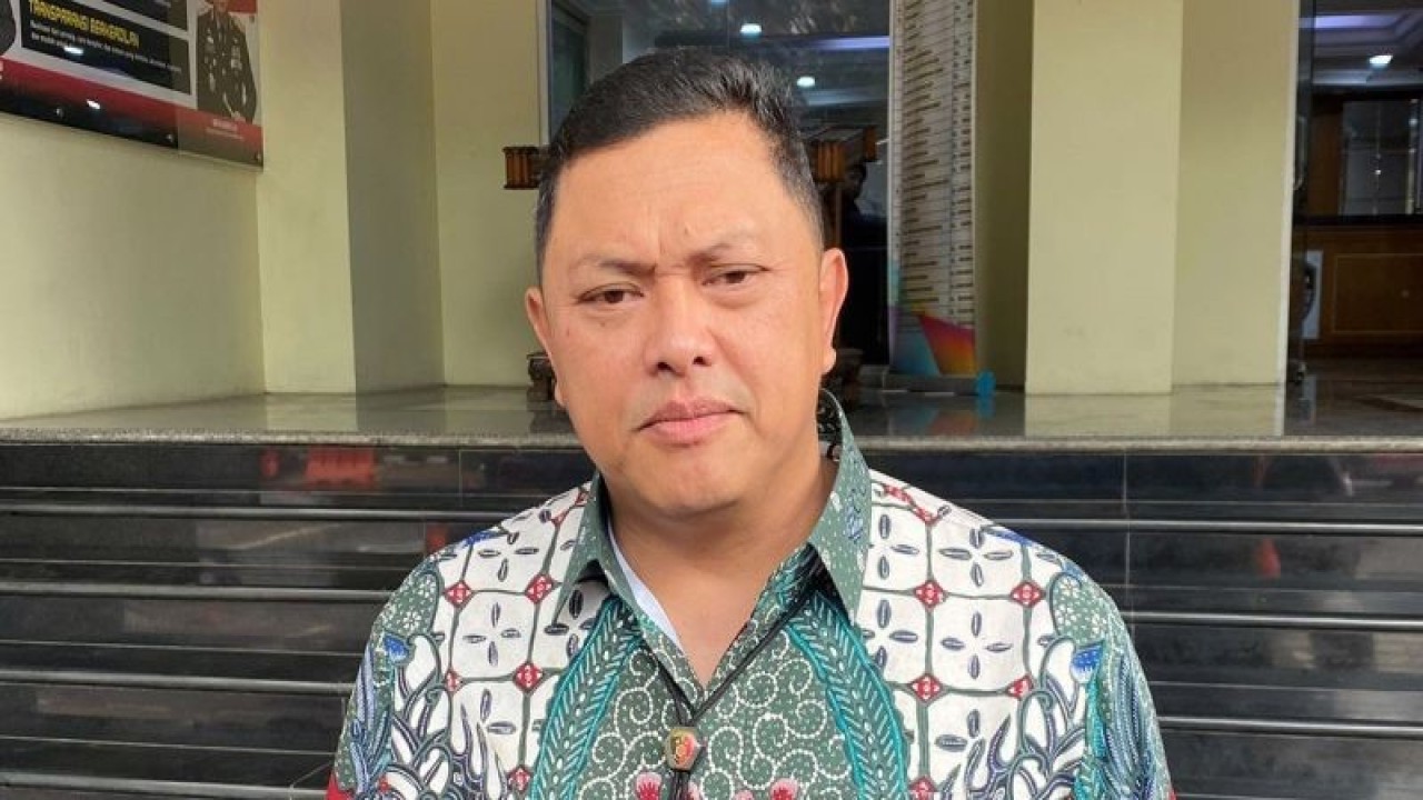 Arsip Foto - Dirreskrimum Polda Metro Jaya Kombes Pol Hengki Haryadi saat diwawancarai di Jakarta, Jumat (11/8/2023). ANTARA/Ilham Kausar/am.