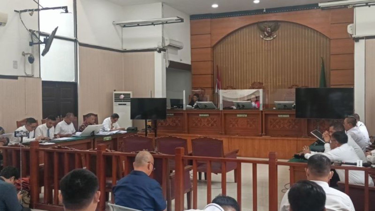 Suasana sidang perdana praperadilan Ketua KPK non aktif Firli Bahuri di Pengadilan Negeri Jakarta Selatan, Senin (11/12/2023). ANTARA/Suci Nurhaliza