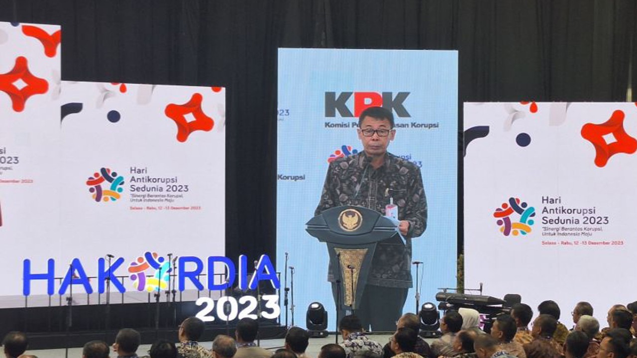 Ketua Komisi Pemberantasan Korupsi (KPK) sementara Nawawi Pomolango berikan sambutan pada peringatan Hari Anti Korupsi Sedunia (Hakordia) di Istora Senayan, Jakarta Pusat, Selasa (12/12/2023). ANTARA/Fianda Sjofjan Rassat