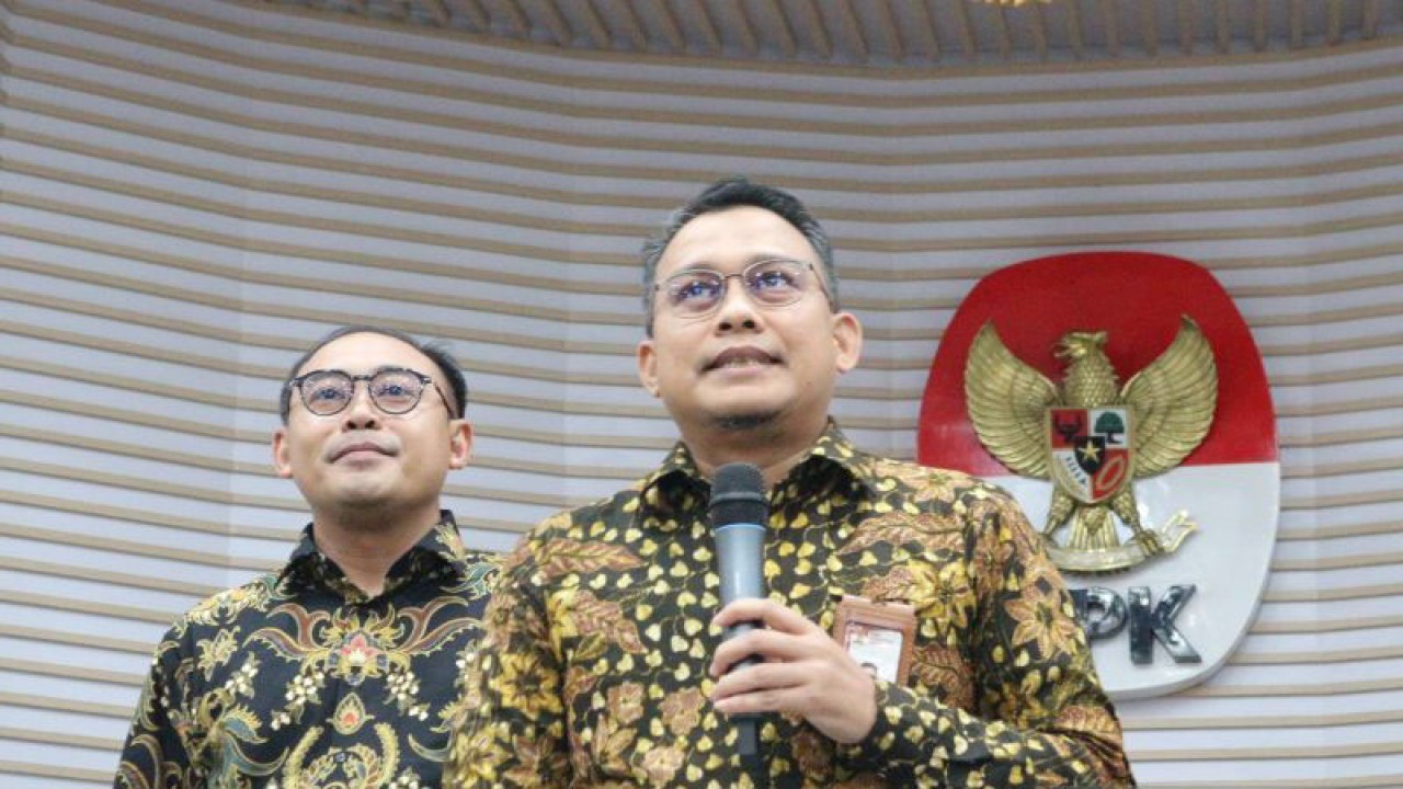Kepala Bagian Pemberitaan KPK Ali Fikri (kanan). ANTARA/Fianda Sjofjan Rassat