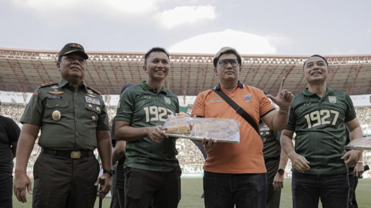 Laga Persebaya vs Persija di SGBT Tanpa Jakmania