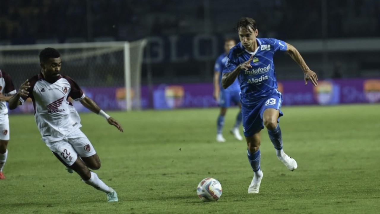 Laga Persib vs PSM Makassar