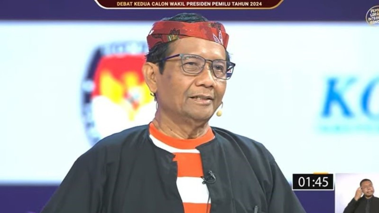 Tangkapan layar Calon Wakil Presiden RI Mahfud Md. menanggapi pertanyaan pertama dalam Debat Cawapres 2024 yang diselenggarakan di Jakarta, Jumat (22/12/2023). ANTARA/Hreeloita Dharma Shanti