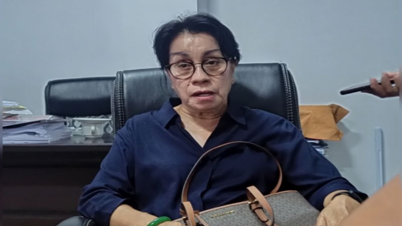 Ketua Komisi III, Margaretha Siahay, Ambon. (ANTARA/Winda Herman)