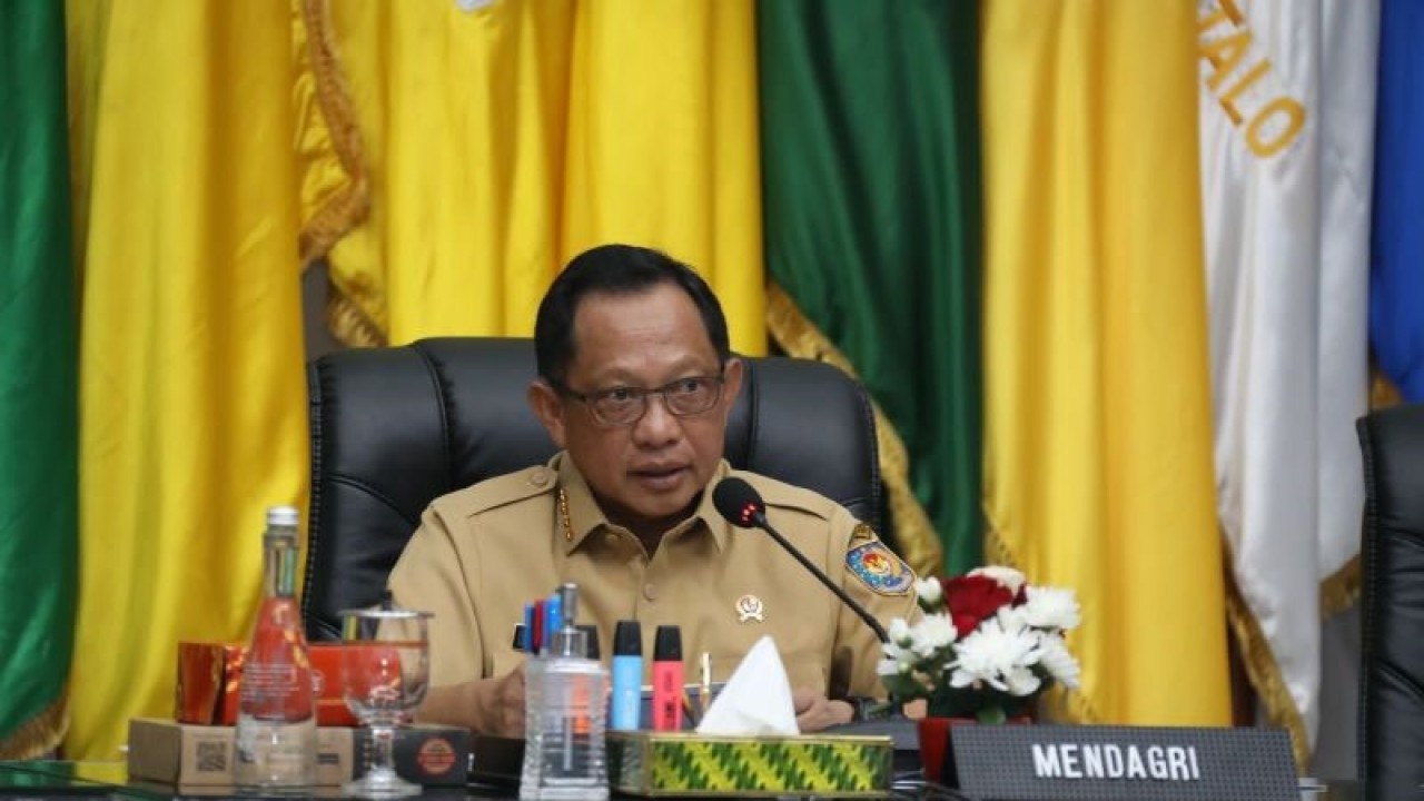 Menteri Dalam Negeri Tito Karnavian memimpin Rapat Koordinasi (Rakor) Pengendalian Inflasi Daerah di Gedung Sasana Bhakti Praja (SBP) Kementerian Dalam Negeri (Kemendagri), Jakarta, Senin (4/12/2023). (ANTARA/HO-Puspen Kementerian Dalam Negeri)