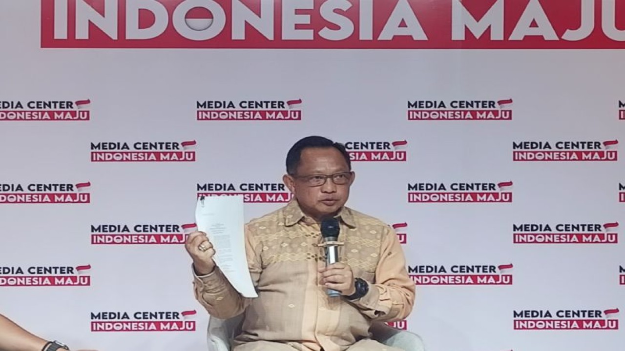 Menteri Dalam Negeri (Mendagri) Tito Karnavian dalam diskusi "Ada Apa dengan Daerah Khusus Jakarta" di Menteng, Jakarta Pusat, Selasa (19/12/2023). ANTARA/Siti Nurhaliza