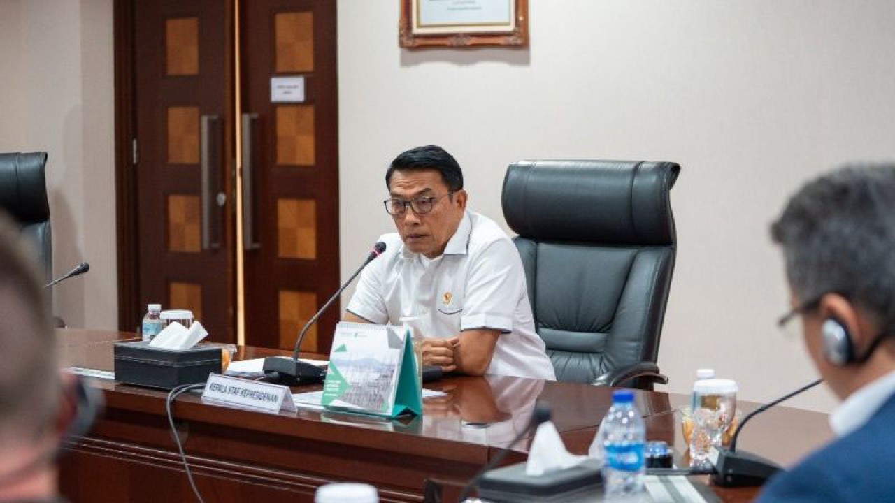 Kepala Staf Kepresidenan Moeldoko pada Rapat Koordinasi Perkembangan Rencana Uji Coba MLFF Tol Bali Mandara, di Jakarta, Jumat (8/12/2023). (ANTARA/HO-KSP)