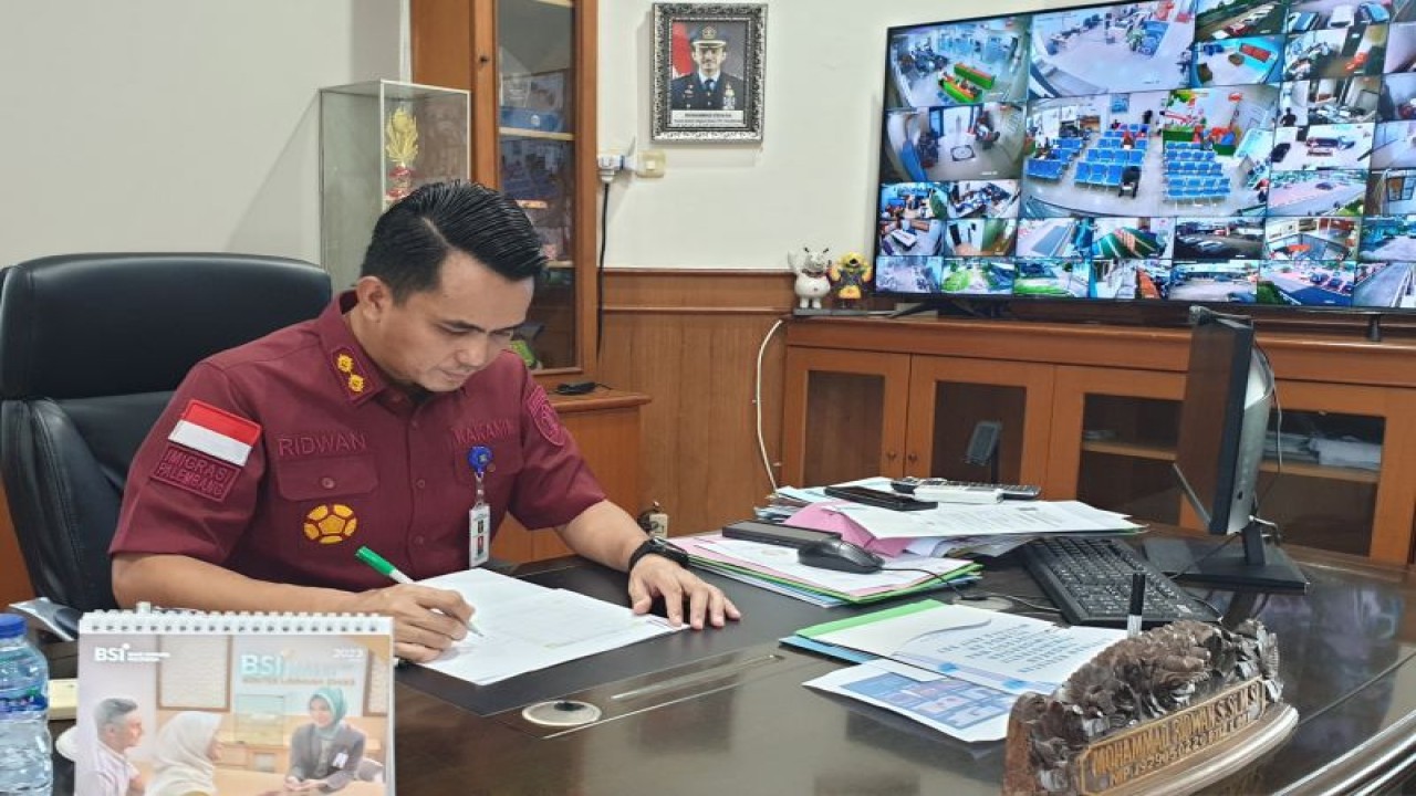 Kepala Kantor Imigrasi Kelas I TPI Palembang Mohammad Ridwan (ANTARA/Yudi Abdullah/23)