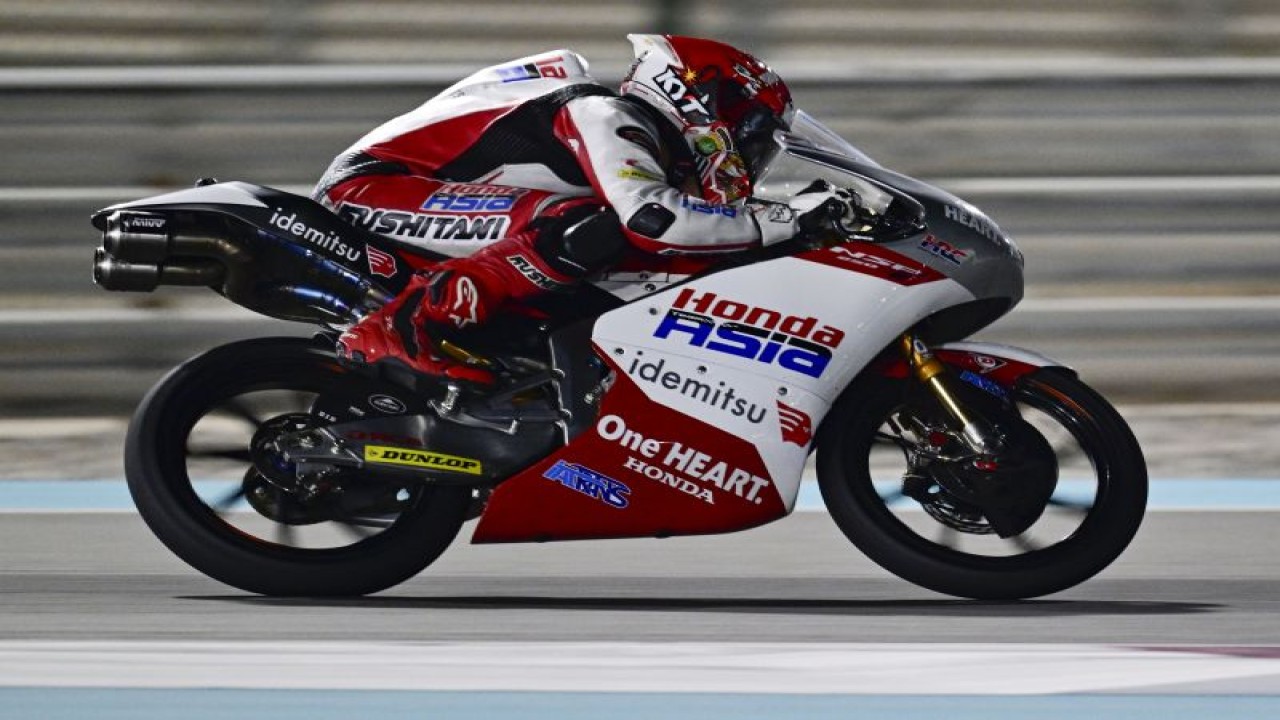 Arsip - Mario Aji, Moto3 race, Qatar MotoGP, 19 November 2023 (ANTARA/HO/Honda Team Asia)