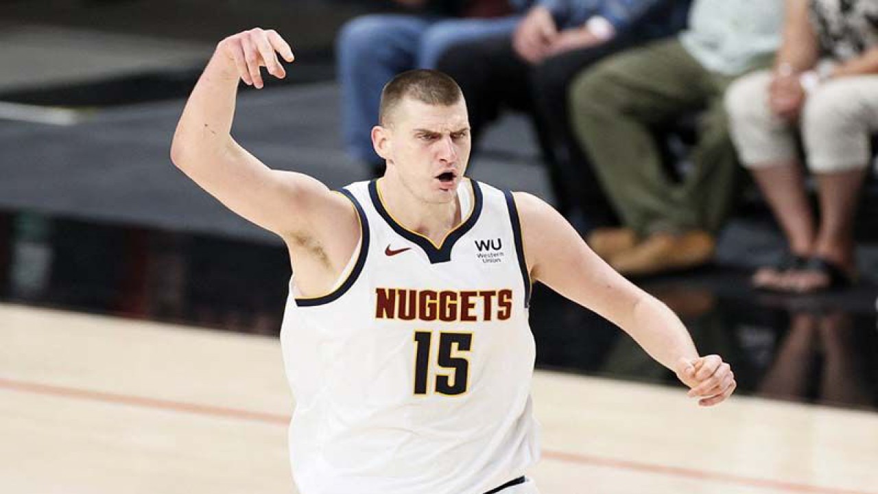 Pemain Denver Nuggets Nikola Jokic saat tampil pada babak pertama playoff melawan Portland Trail Blazers di Moda Center, Portland, Oregon, 29 Mei 2021. ANTARA/AFP/Steph Chambers/aa. (AFP/STEPH CHAMBERS)