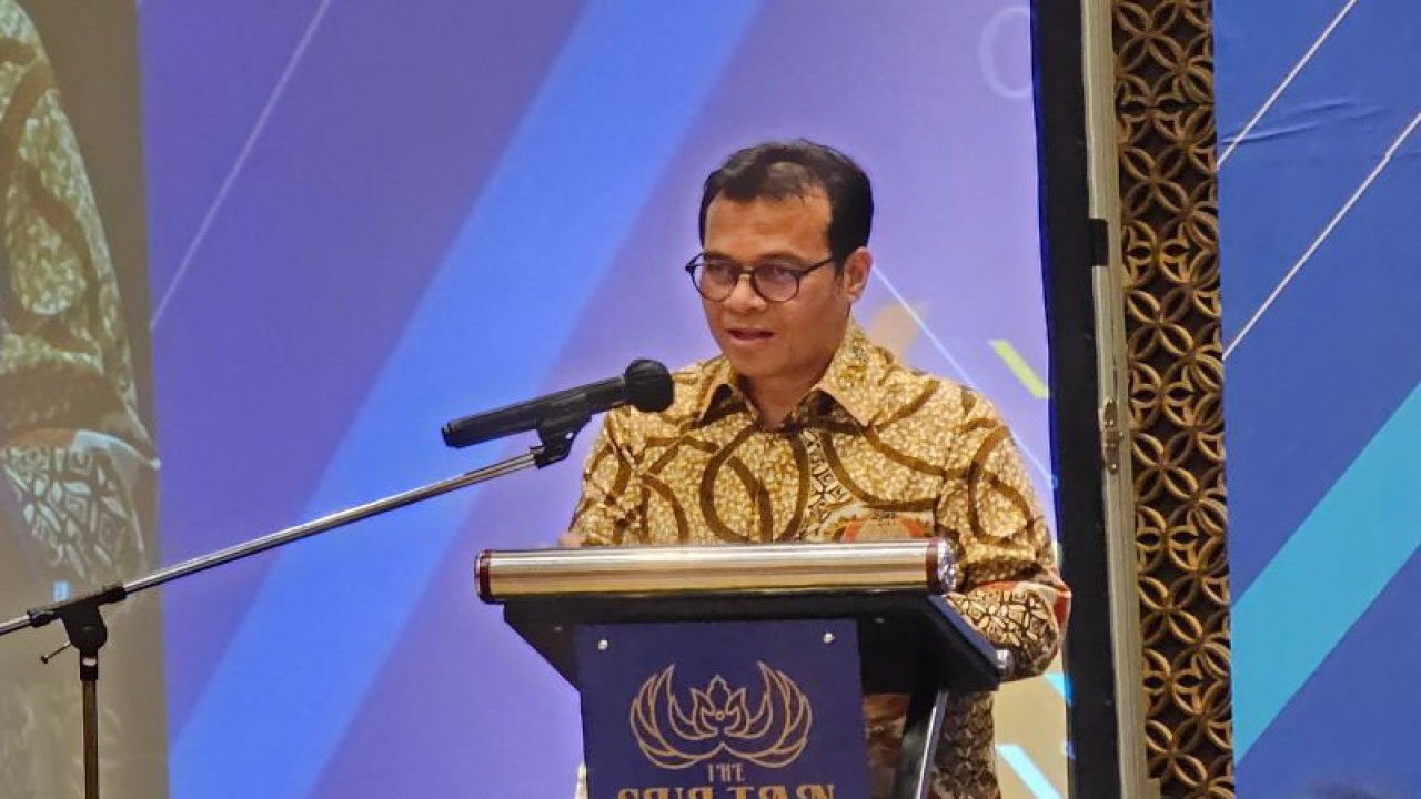 Wakil Menteri Kominfo Nezar Patria di Jakarta, Rabu (13/12/2023). (ANTARA/Livia Kristianti)
