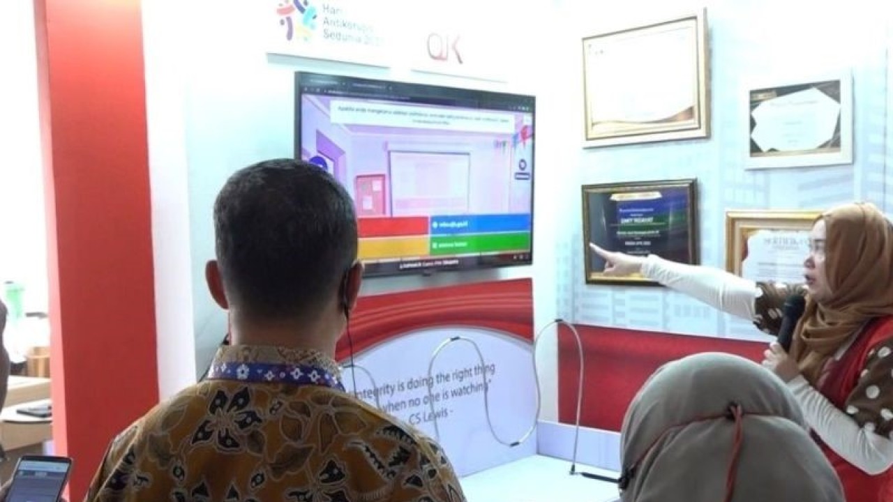 Integrity Expo 2023 yang diselenggarakan oleh Komisi Pemberantasan Korupsi (KPK) pada 11-12 Desember 2023 di Jakarta, Selasa (12/12/2023) (ANTARA/HO-OJK)