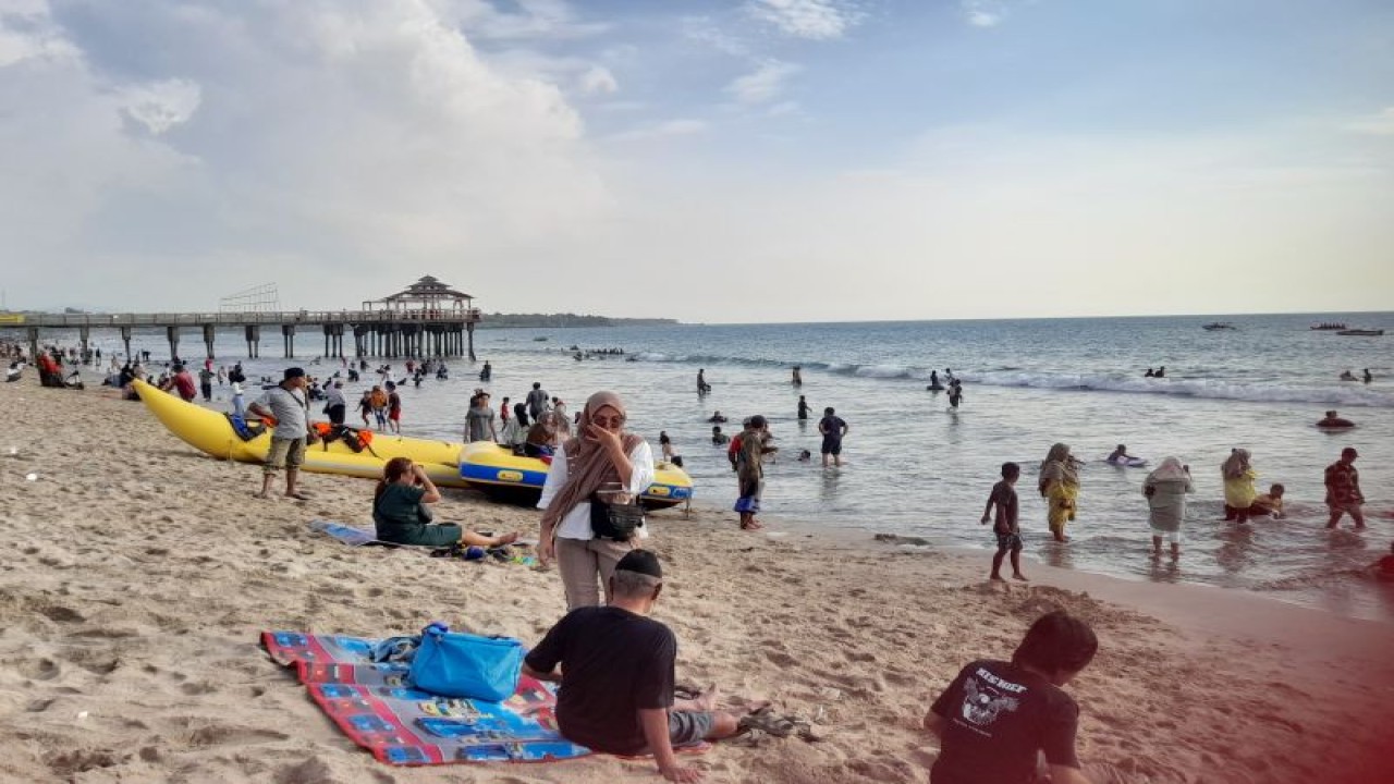 Pantai Anyer di Kabupaten Serang, Banten. ANTARA/Desi Purnama Sari