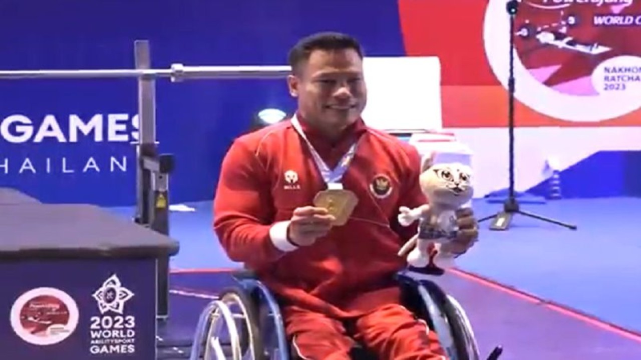 Atlet para-angkat berat Abdul Hadi meraih emas pada nomor 49 kg putra dalam ajang World Abilitysport Games (WAG) 2023 yang digelar di Thailand. ANTARA/HO-NPC