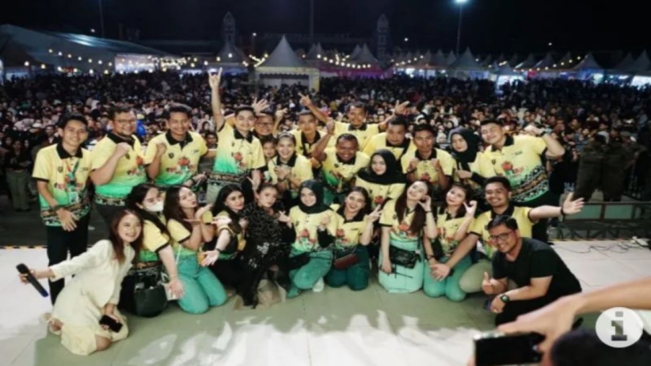 Para pengurus Himpunan Pengusaha Muda Indonesia (HIPMI) Kabupaten Tabalong usai menggelar Pekan Raya Tabalong 2023 dengan nilai transaksi sebesar Rp27 miliar di Tabalong, Provinsi Kalimantan Selatan. (ANTARA/HO-HIPMI Tabalong)