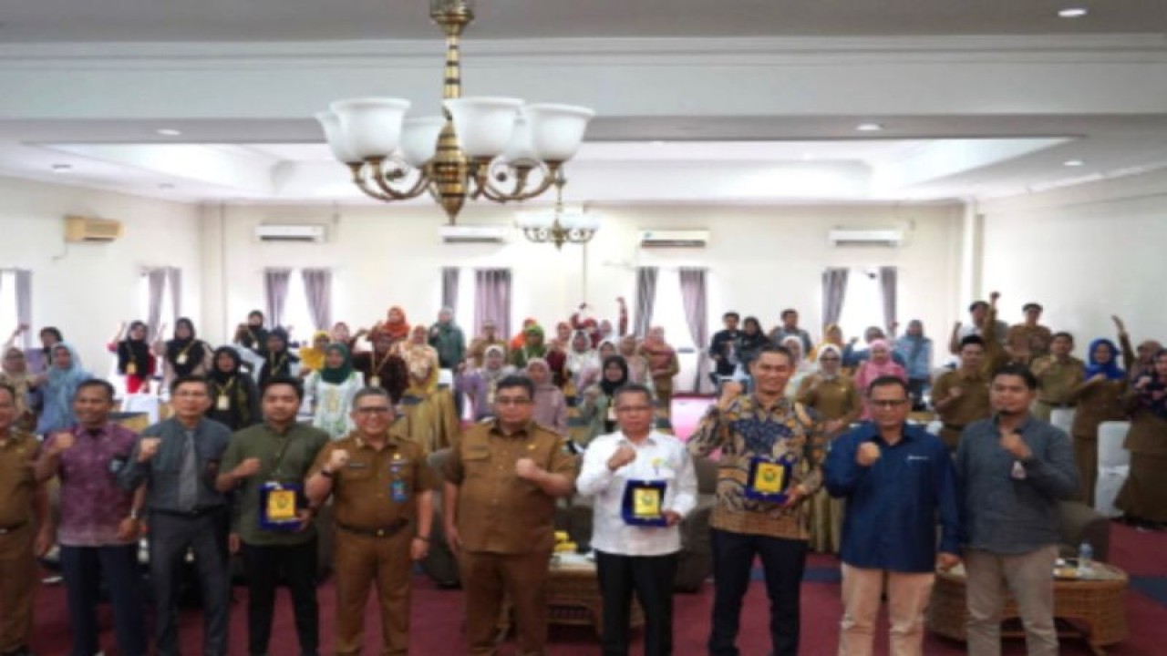 Pemerintah Kabupaten Muara Enim, Sumatra Selatan meningkatkan kompetensi Usaha Mikro Kecil Menengah dan Koperasi (UMKMK) di wilayah itu dengan menggelar kegiatan Sosialisasi dan Fasilitasi Pemberian Peningkatan Kompetensi Pelaku Usaha Subkegiatan Pelaksanaan Fasilitas Insentif dan Kemudahan Penanaman Modal Tahun 2023. (ANTARA/HO/Pemkab Muara Enim)