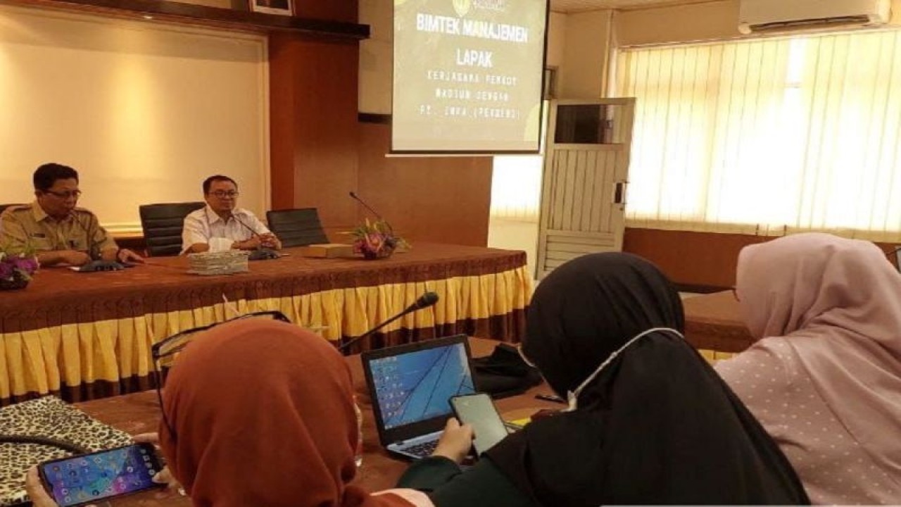 Pemerintah Kota Madiun bekerja sama dengan PT INKA (Persero) menggelar bimbingan teknis (bimtek) manajemen bagi para pengelola lapak UMKM yang ada di tiap kelurahan Kota Madiun.  ANTARA/HO-Diskominfo Kota Madiun