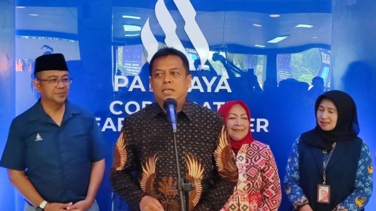 Sekretaris Daerah Provinsi DKI Jakarta Joko Agus Setyono saat memberikan keterangan pers usai meresmikan "Corporate Learning Center" (Pusat Pembelajaran Perusahaan) PAM Jaya di Buaran Project Office (BPO) Inslatasi Pengolahan Air (IPA) Buaran, Jalan Raya Kalimalang, Duren Sawit, Jakarta Timur, Jumat (22/12/2023). ANTARA/Syaiful Hakim