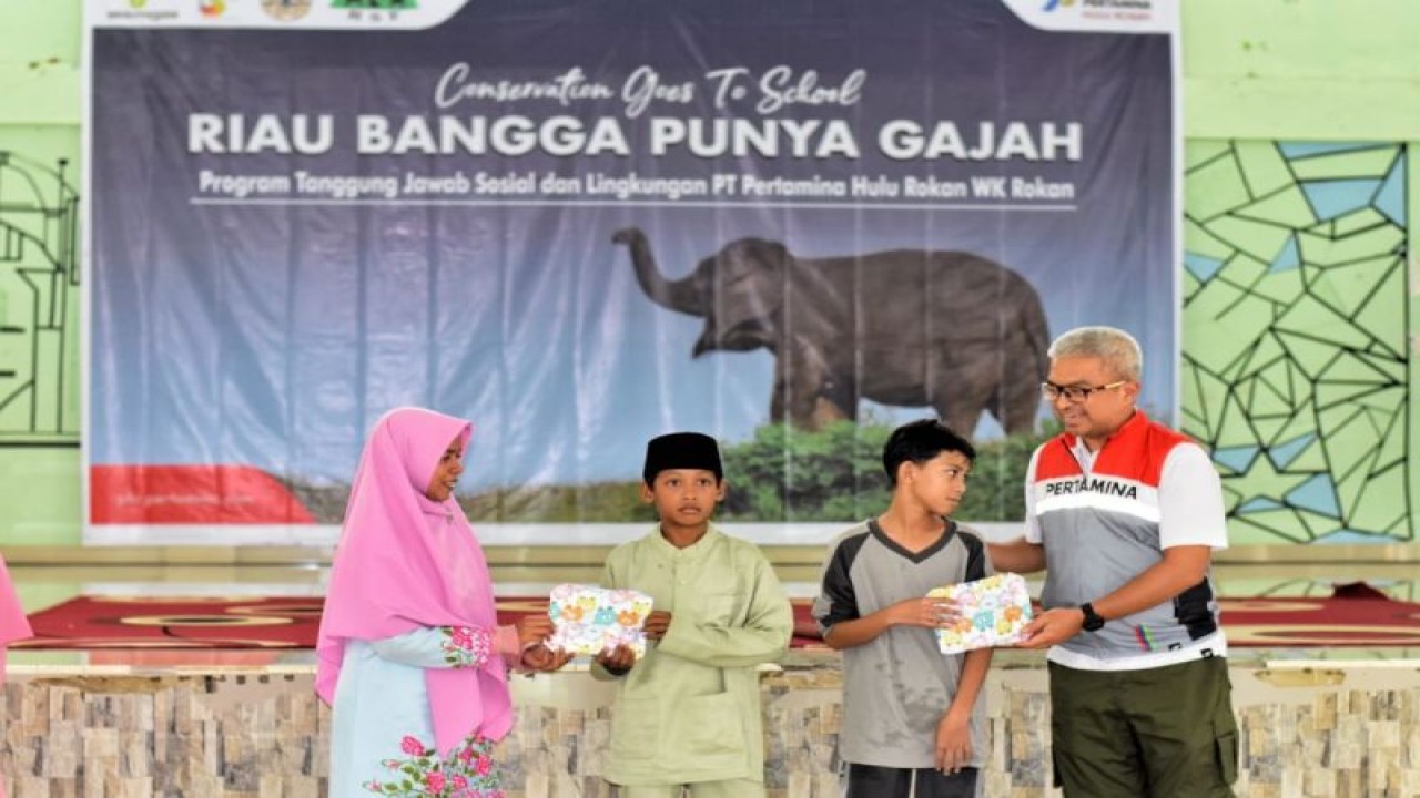PT Pertamina Hulu Rokan (PHR) WK Rokan bersama Rimba Satwa Foundation (RSF) saat menggelar acara Conservation Goes to School di SMPS Islam Terpadu Ibadurrahman Duri Boarding School (IDBS), Kabupaten Bengkalis. ANTARA/Humas PHR.