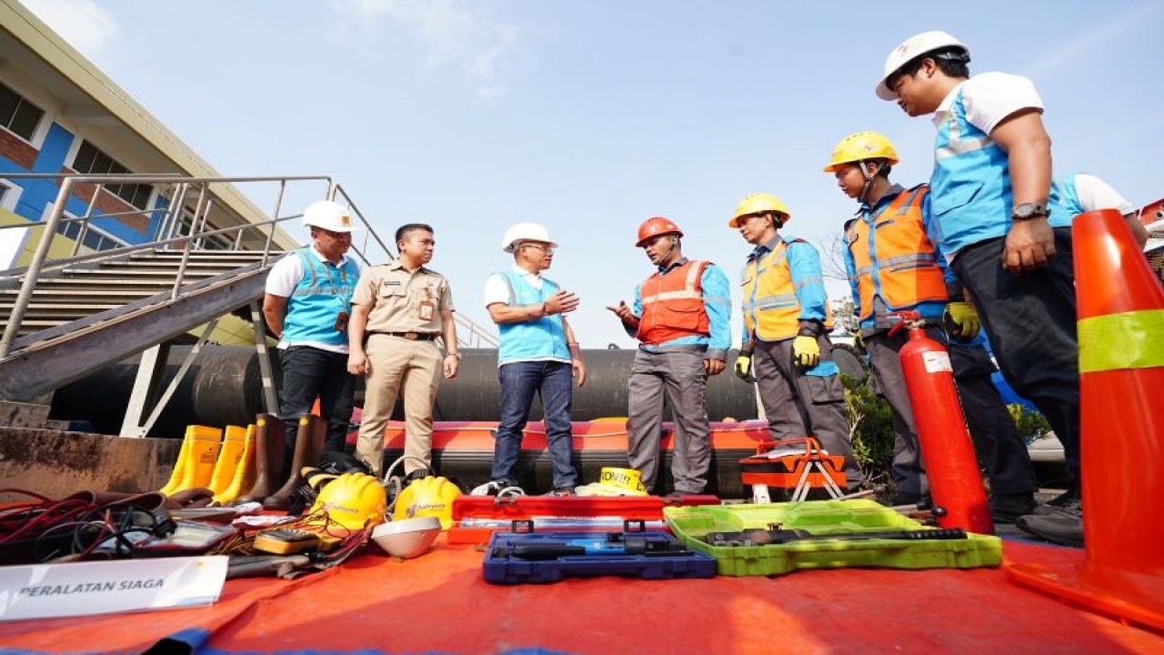 PT PLN (Persero) Unit Induk Distribusi (UID) Jakarta Raya mengimbau masyarakat waspada dalam penggunaan listrik ketika musim hujan. (ANTARA/HO-PT PLN UID Jakarta Raya)