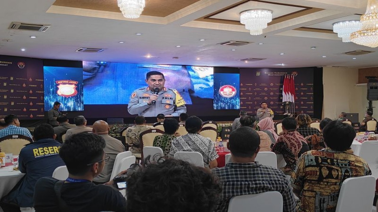 Kapolda Metro Jaya Irjen Pol Karyoto saat Rilis akhir tahun Polda Metro Jaya 2023, di Balai Polda Metro Jaya, Kamis (28/12/2023). ANTARA/Ilham Kausar