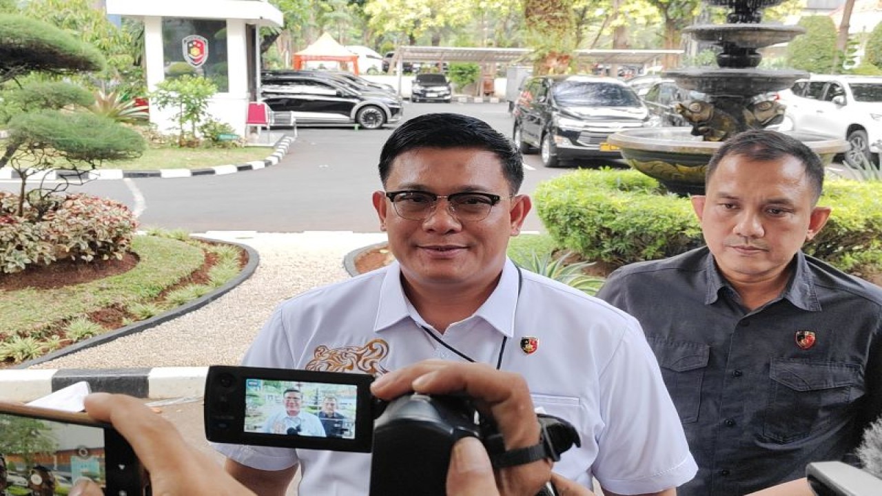 Dirreskrimsus Polda Metro Jaya Kombes Pol Ade Safri Simanjuntak saat ditemui di Polda Metro Jaya, Selasa (19/12/2023). ANTARA/Ilham Kausar