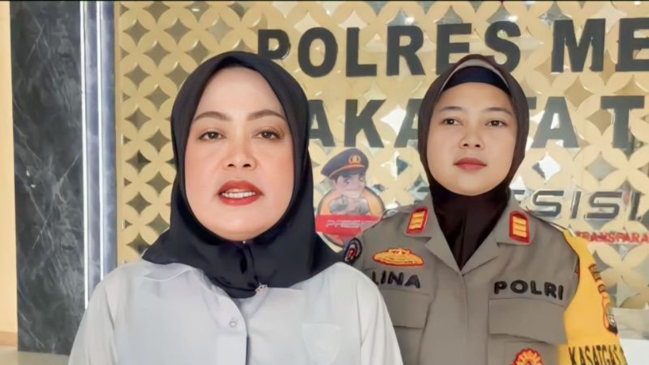 Kepala Unit Perlindungan Perempuan dan Anak (PPA) Polres Metro Jakarta Timur Iptu Sri Yatmini saat memberikan keterangan pers di Mapolres Metro Jaktim, Senin (11/12/2023). (ANTARA/Syaiful Hakim)