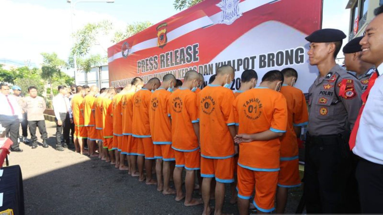 Puluhan terduga bandar narkoba ditangap Satnarkoba Polres Cianjur, Jawa Barat, dari sejumlah kecamatan di Cianjur, serta mengamankan barang bukti, Jumat (22/12/2023). ANTARA/Ahmad Fikri