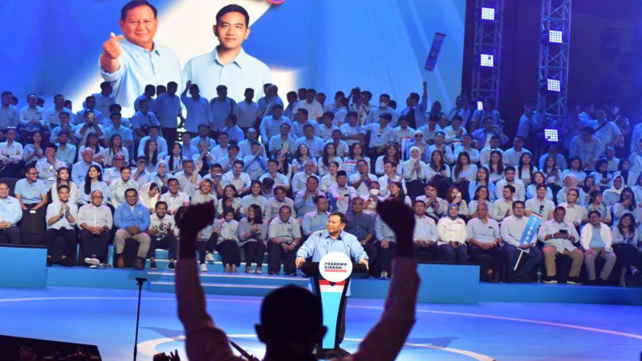 Capres nomor urut 2 Prabowo Subianto saat menyampaikan pidato politik dalam acara Konsolidasi Pemenangan Prabowo-Gibran di Sentul International Convention Center, Kabupaten Bogor, Jawa Barat, Minggu (10/12/2023). (ANTARA FOTO/Arif Firmansyah/nym)