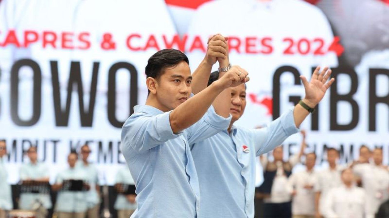 Pasangan Calon Presiden dan Wakil Presiden RI Prabowo Subianto-Gibran Rakabuming Raka menyapa para pendukungnya di dalam satu kesempatan beberapa waktu lalu. ANTARA/HO-Tim Prabowo-Gibran/aa.