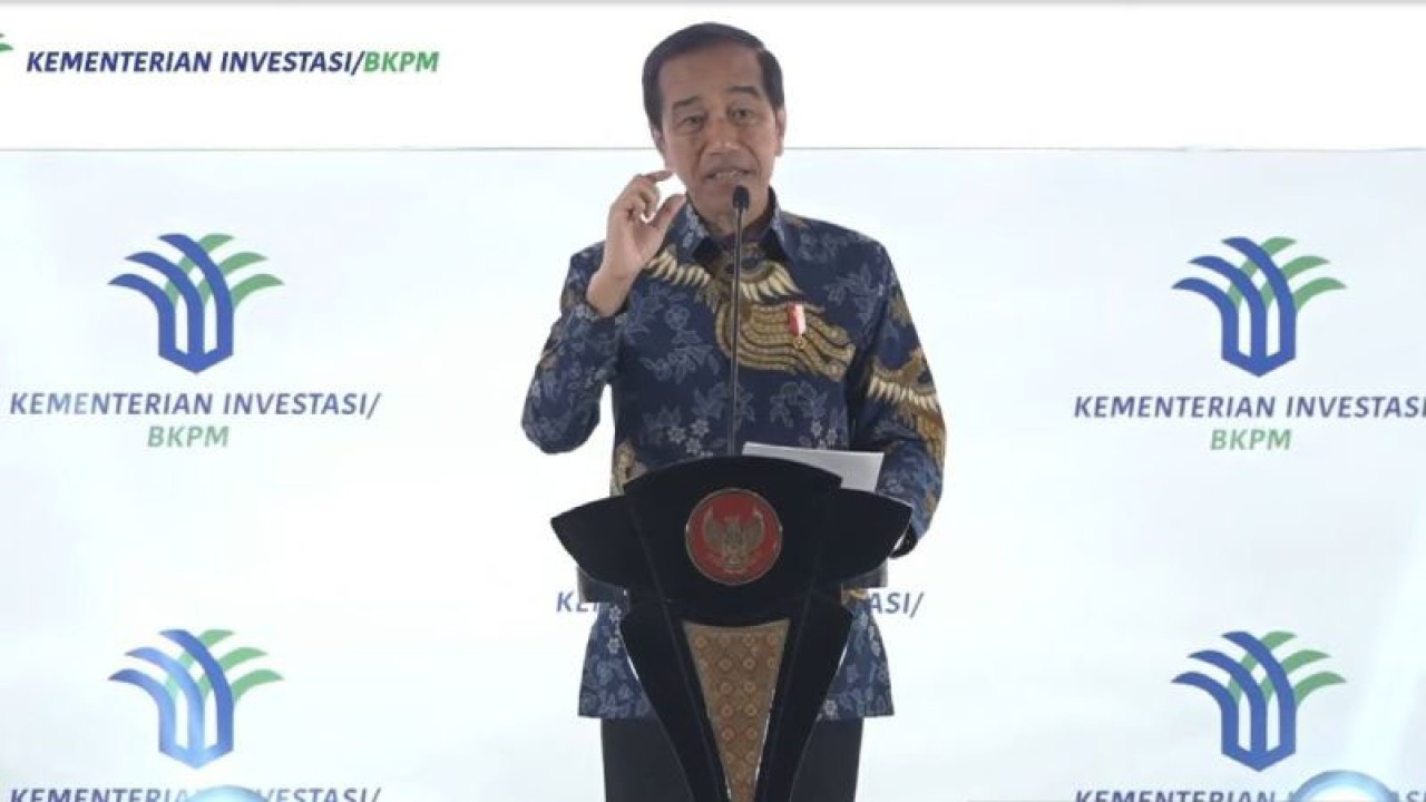Tangkapan layar - Presiden RI Joko Widodo (Jokowi) saat berpidato dalam agenda Rapat Koordinasi Nasional Investasi 2023 diikuti dalam jaringan (daring) di Jakarta, Kamis (7/12/2023). ANTARA/Andi Firdaus.
