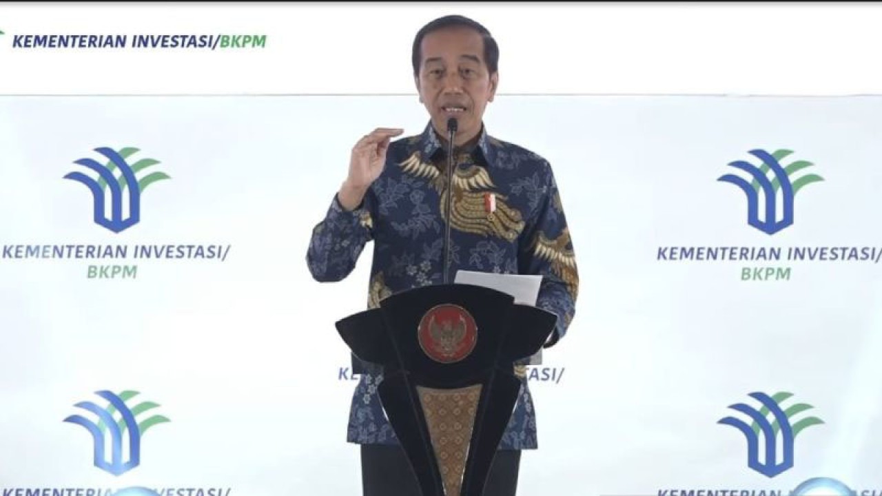 Tangkapan layar - Presiden RI Joko Widodo (Jokowi) saat berpidato dalam agenda Rapat Koordinasi Nasional Investasi 2023 diikuti dalam jaringan (daring) di Jakarta, Kamis (7/12/2023). (ANTARA/Andi Firdaus)
