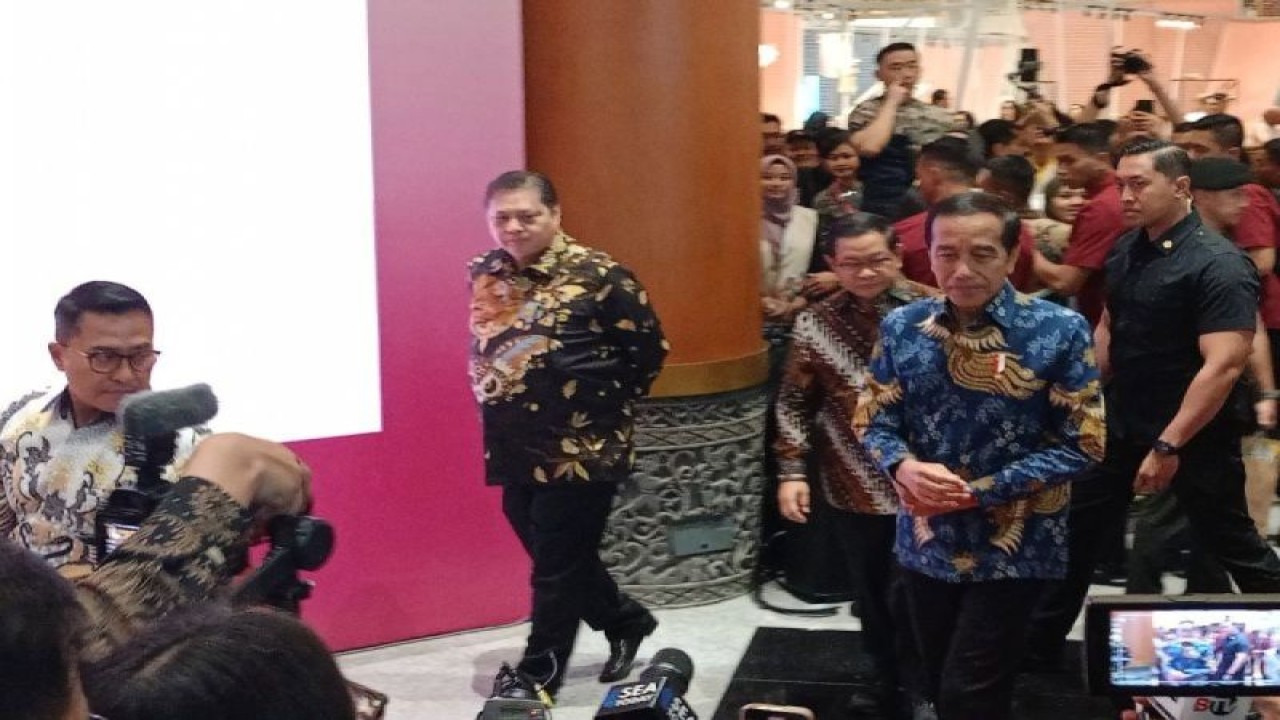 Presiden Joko Widodo saat menghadiri acara Pembukaan UMKM Expo(rt) Brilianpreneur 2023 Crafting Global Connection di JCC, Jakarta, Kamis (7/12/2023). (ANTARA/Rangga Pandu/aa)