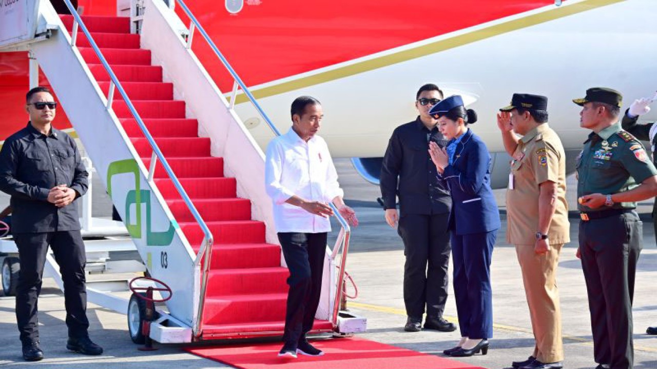 Presiden Joko Widodo tiba di Semarang, Jawa Tengah, Rabu (13/12/2023) untuk melakukan kunjungan kerja. ANTARA/HO-Biro Pers Sekretariat Presiden