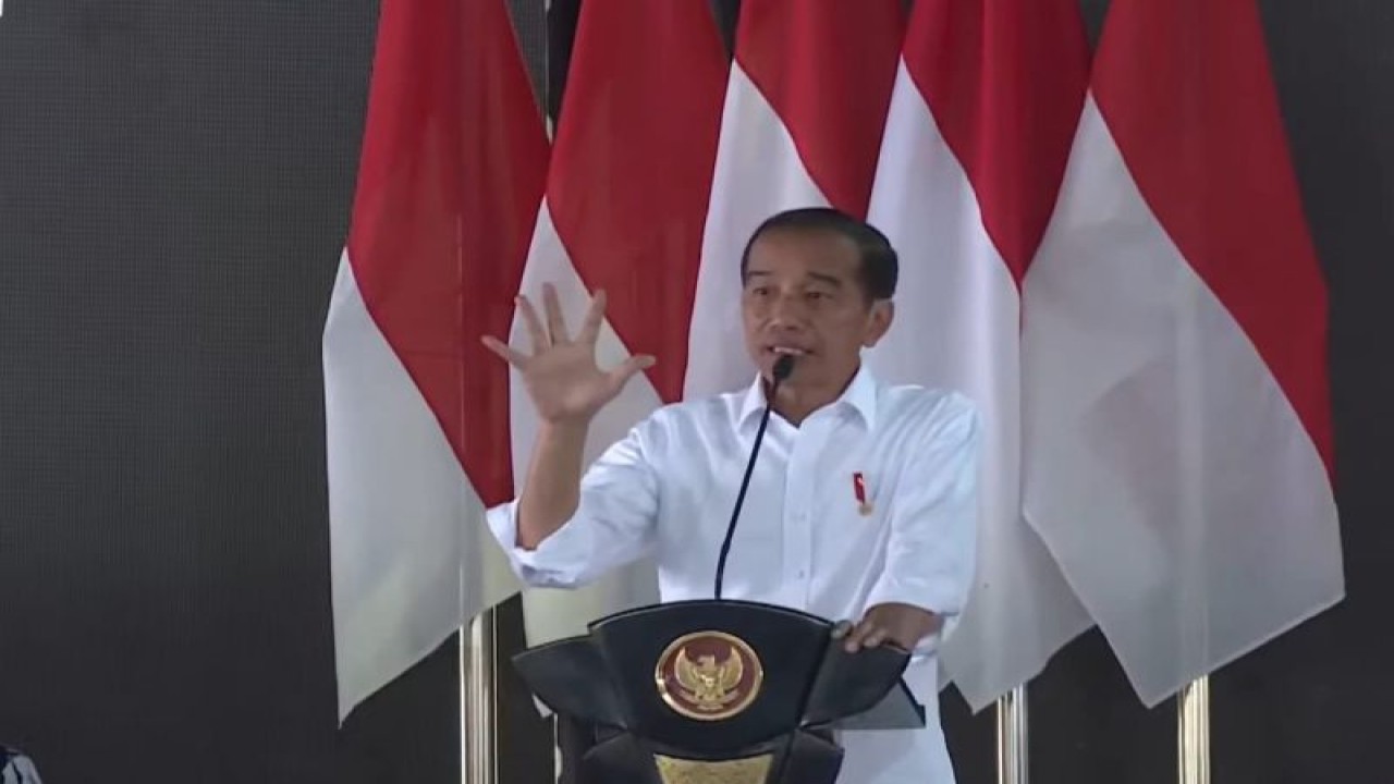 Tangkapan layar Presiden Joko Widodo saat memberikan arahan kepada penyuluh pertanian dan babinsa se-Jawa Tengah, di Jawa Tengah, Rabu.