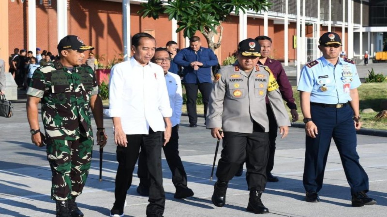 Presiden Joko Widodo bertolak menuju Balikpapan, Kalimantan Timur, Rabu (20/12/2023). ANTARA/HO-Biro Pers Sekretariat Presiden
