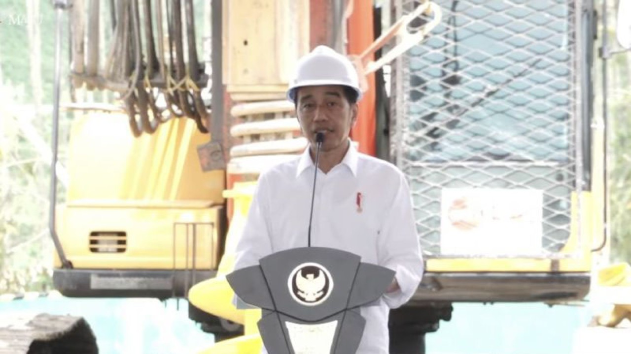 Tangkapan layar Presiden Joko Widodo menyampaikan sambutan dalam acara “groundbreaking” Rumah Sakit Umum Pusat (RSUP) di Ibu Kota Nusantara (IKN), Kalimantan Timur, pada Rabu (20/12/2023). (ANTARA/Yashinta Difa)