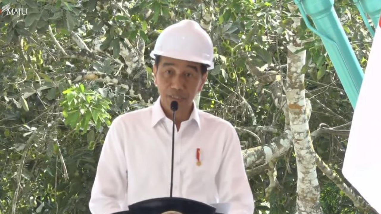 Tangkapan layar - Presiden Joko Widodo saat menyampaikan pidato dalam agenda Groundbreaking pembangunan kantor Kodim Ibu Kota Nusantara di Kalimantan Timur, Kamis (21/12/2023). (ANTARA/Andi Firdaus).
