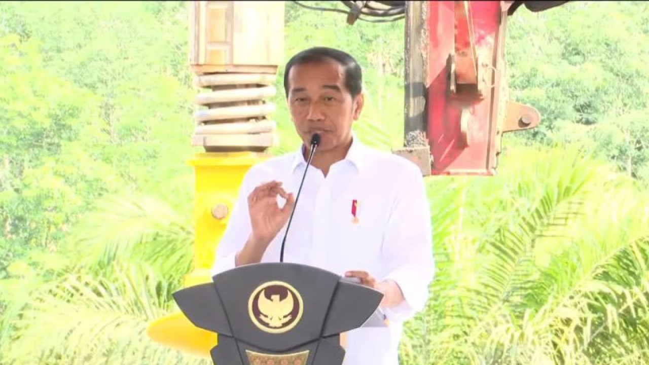 Tangkapan layar - Presiden Joko Widodo memberikan sambutan pada acara peletakan batu pertama pembangunan kantor Polres Khusus IKN di Penajam Paser Utara, Kalimantan Timur, Kamis (21/12/2023). (ANTARA/Rangga Pandu)