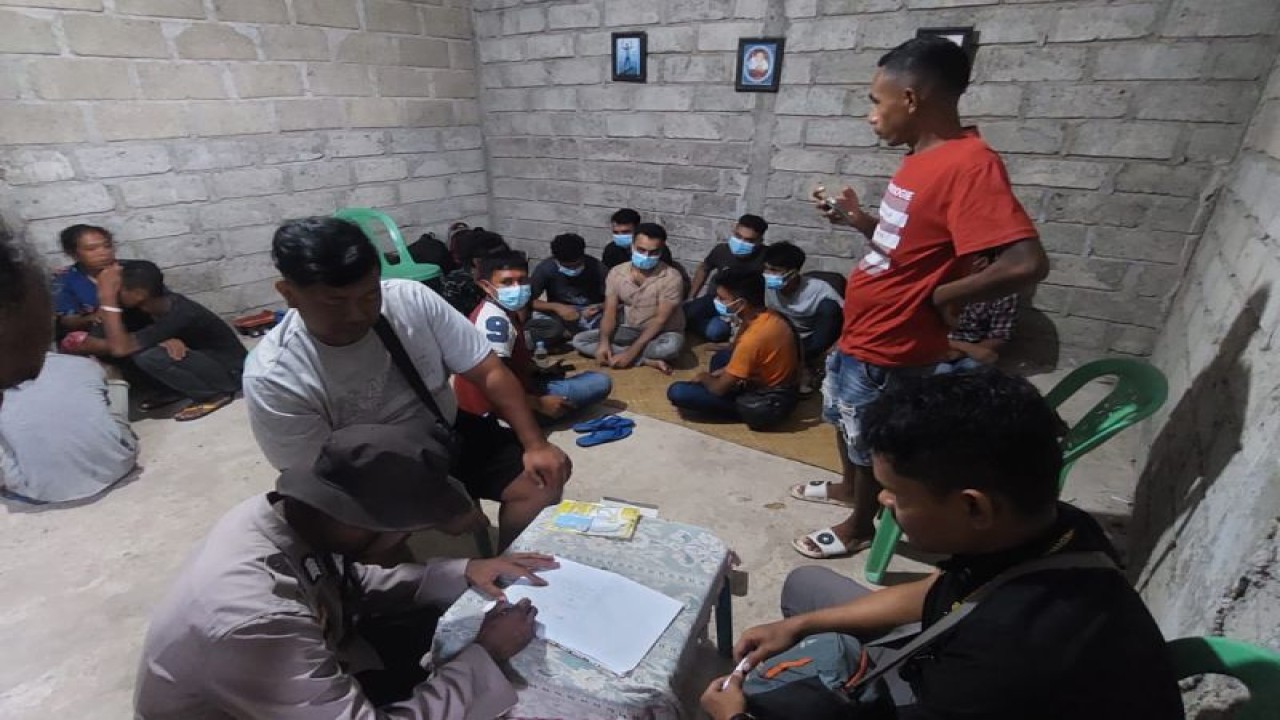 Proses pendataan WNA Bangladesh di Kabupaten Belu. ANTARA/HO-Imigrasi Atambua