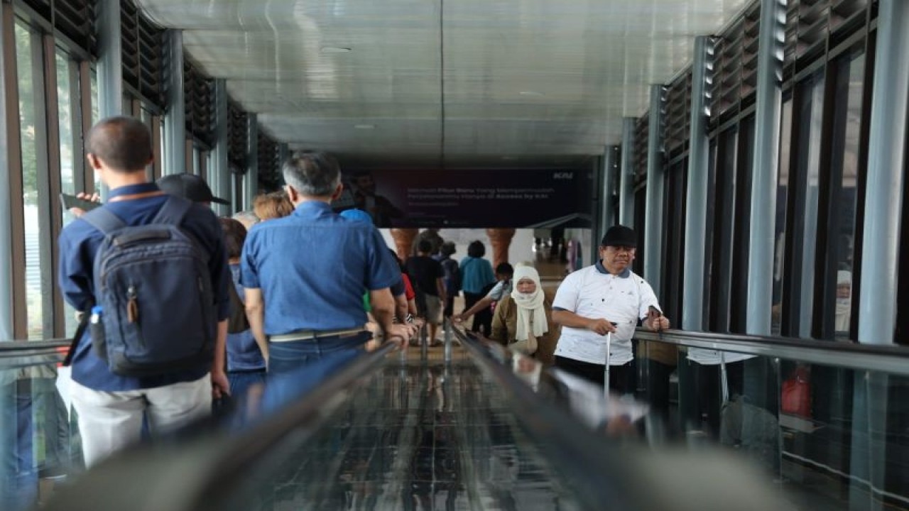 Situasi akses menuju peron di Stasiun Kereta Api Bandung, Jawa Barat. (ANTARA/HO KAI Daop 2 Bandung)