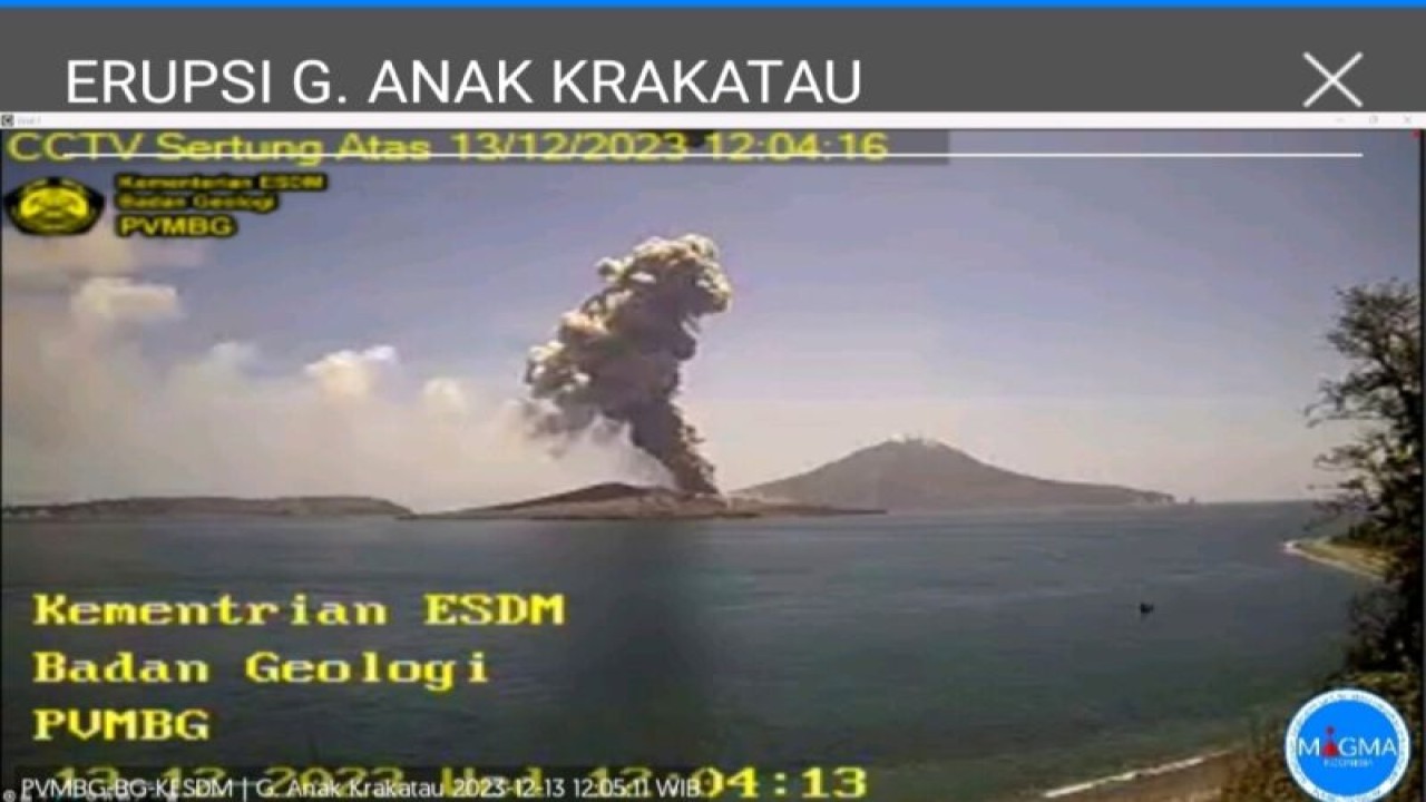 Gunung anak Krakatau dari cctv PVMBG. (ANTARA/HO-PVMBG)