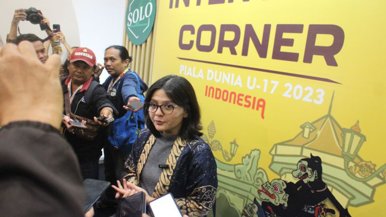 Wakil Ketua Umum PSSI Ratu Tisha Destria dalam jumpa pers di Hotel Solia Zigna Kampung Batik, Solo, Jateng, Jumat (1/12/2023). ANTARA/Bambang Dwi Marwoto.