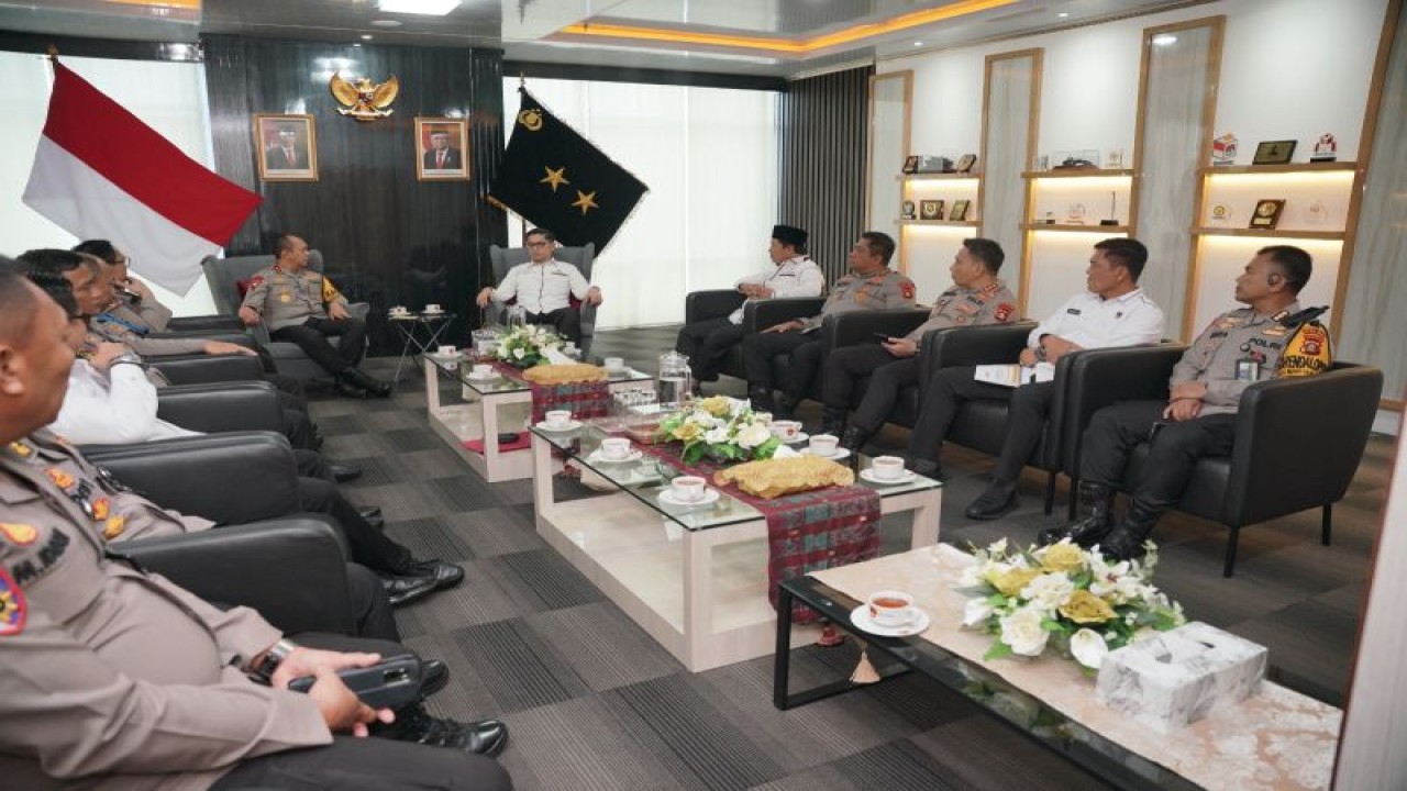 Tim Kompolnas RI melakukan kunjungan kerja memantau pelaksanaan Operasi Mantap Brata Musi 2023-2024 di Polda Sumatera Selatan, Rabu (20/12/2023). (ANTARA/HO-Humas Kompolnas RI)