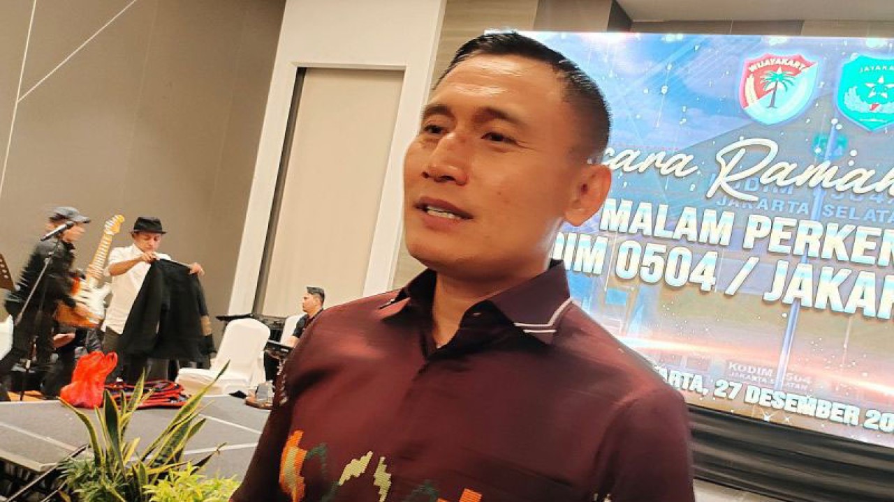 Komandan Komando Distrik Militer (Dandim) 0504/Jakarta Selatan Letkol Inf Roy Fakhrul Rozi memberikan keterangan pers di Jakarta, Kamis (28/12/2023). ANTARA/Bayu Pratama Syahputra.