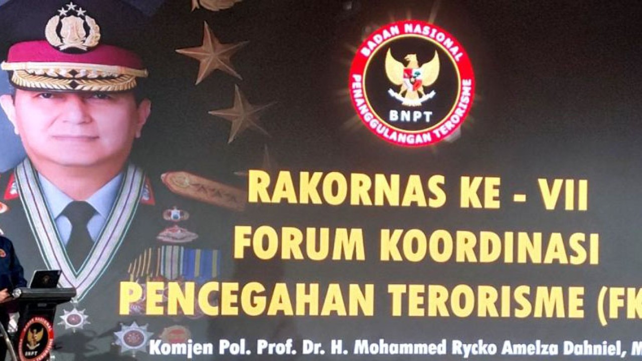 Kepala BNPT Komisaris Jenderal Polisi Rycko Amelza Dahniel di Jakarta, Selasa malam (19/12) saat membuka Rapat Koordinasi Nasional (Rakornas) Forum Koordinasi Pencegahan Terorisme (FKPT) VII. (ANTARA/iskandar Zulkarnaen)