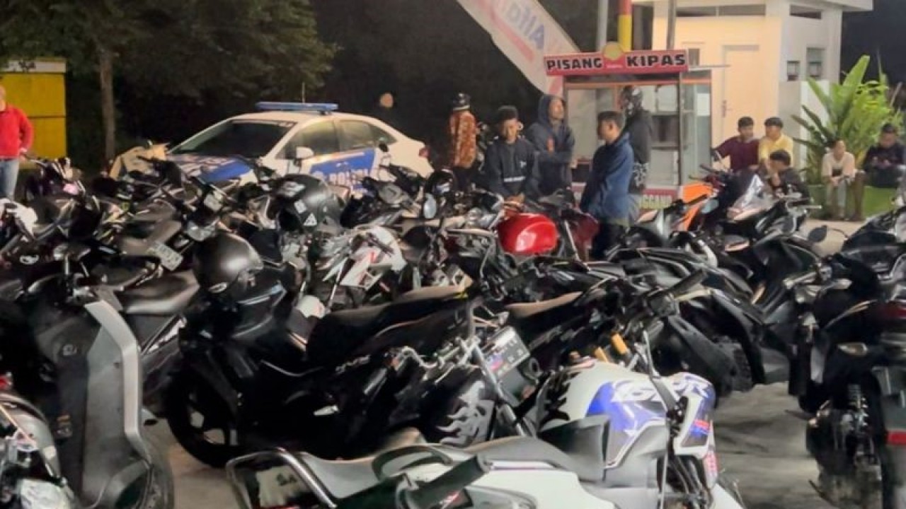 Sejumlah kendaraan yang disita oleh Polresta Bengkulu. ANTARA/Anggi Mayasari