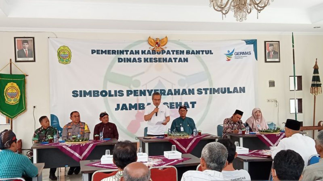 Simbolis Penyerahan Stimulan Jamban Sehat untuk keluarga di Kecamatan Dlingo, Kabupaten Bantul, Daerah Istimewa Yogyakarta. Rabu (13/12/2023) (ANTARA/Hery Sidik)
