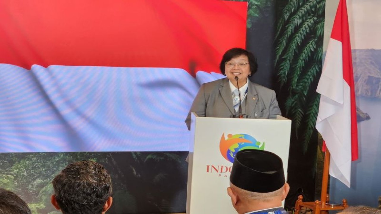 Menteri Lingkungan Hidup dan Kehutanan (LHK) RI Siti Nurbaya menyampaikan sambutan dalam opening ceremony Indonesia pavilion pada United Nations Framework Convention on Climate Change (UNFCCC) Conference of the Parties ke-28 (COP28) di Dubai, Uni Emirat Arab. (ANTARA/HO-PLN UID Kalselteng)